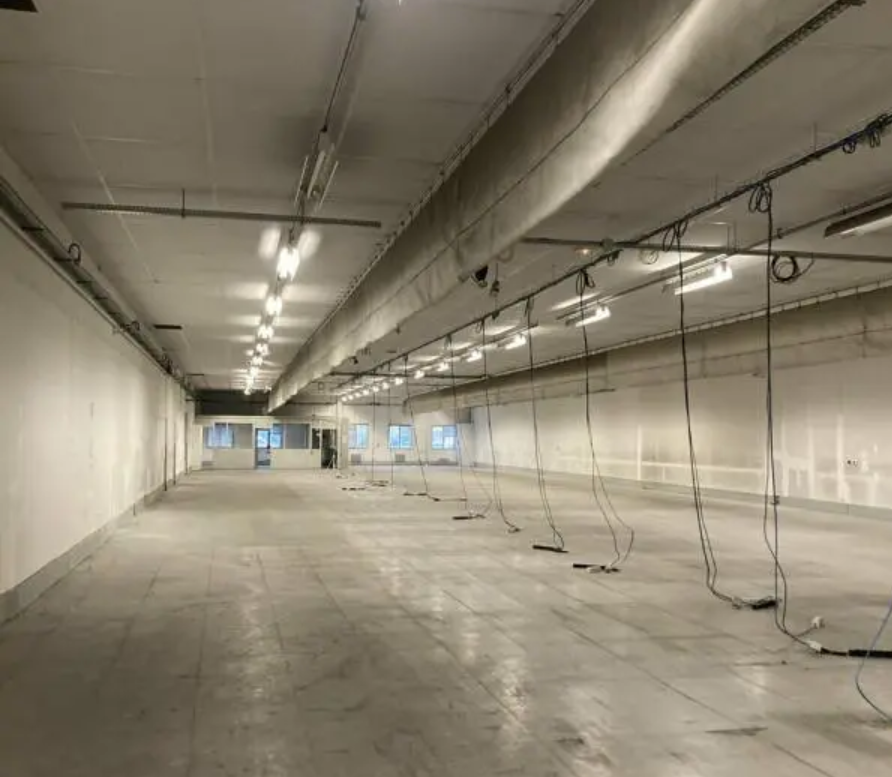 The main differences between a warehouse and a commercial property: how to choose the right premises for your business The main differences between a warehouse and a commercial property: how to choose the right premises for your business