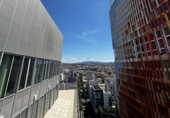 Aix-Marseille business real estate: logistics booms while office & industrial slow Aix-Marseille business real estate: logistics booms while office & industrial slow